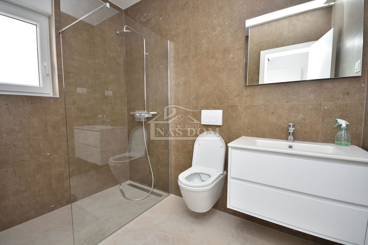 Vodice, Srima - Dvojna kuća S1 s bazenom, 270 m od plaže