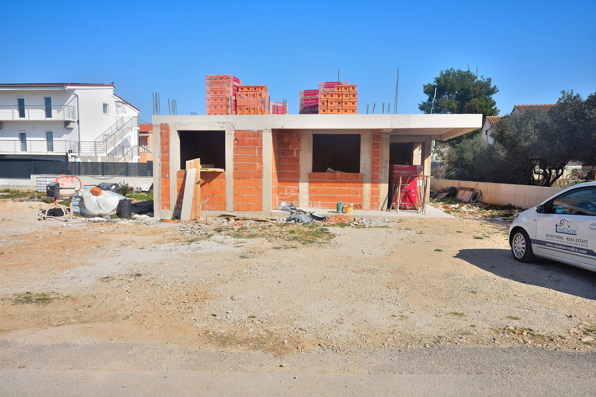 Vodice - stanovanje S4 v manjši stanovanjski stavbi na mirni lokaciji