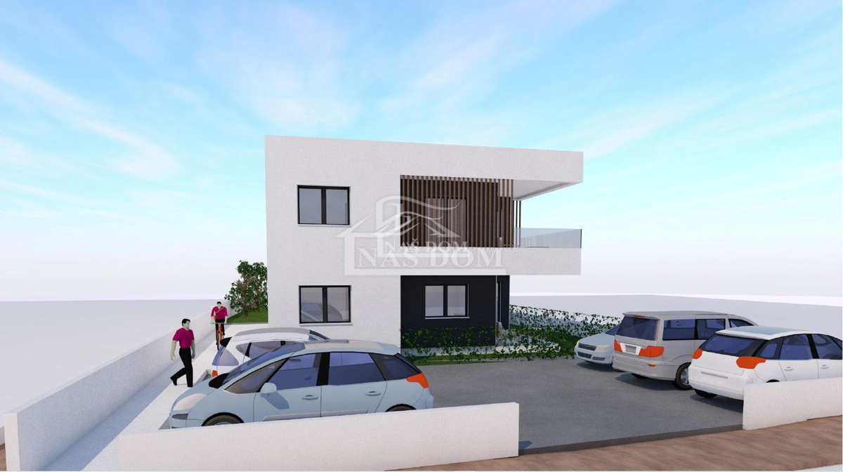 Vodice - **NOVOGRADNJA** S4 stan s tri spalnice, I kat manjše zgradbe