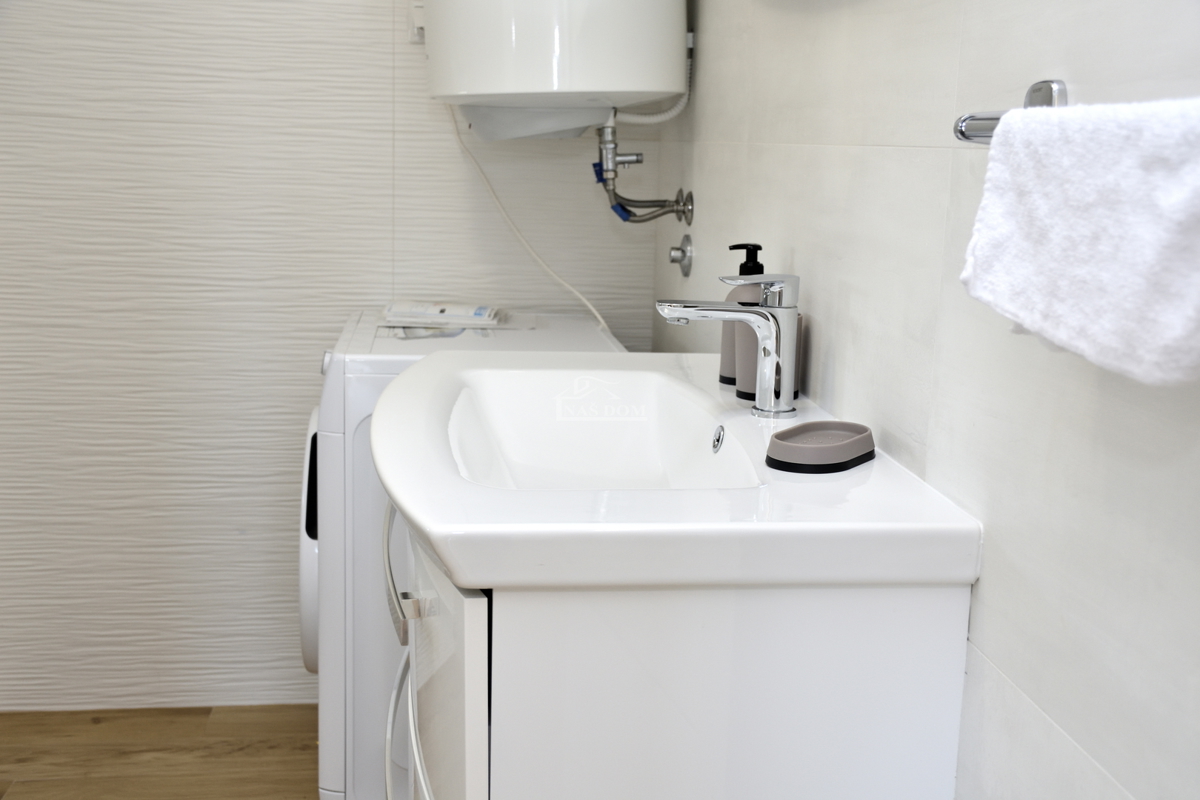 Luksuzni opremljeni penthouse s panoramskim pogledom na morje – Srima, Vodice