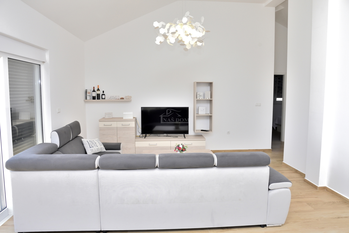 Luksuzni opremljeni penthouse s panoramskim pogledom na morje – Srima, Vodice