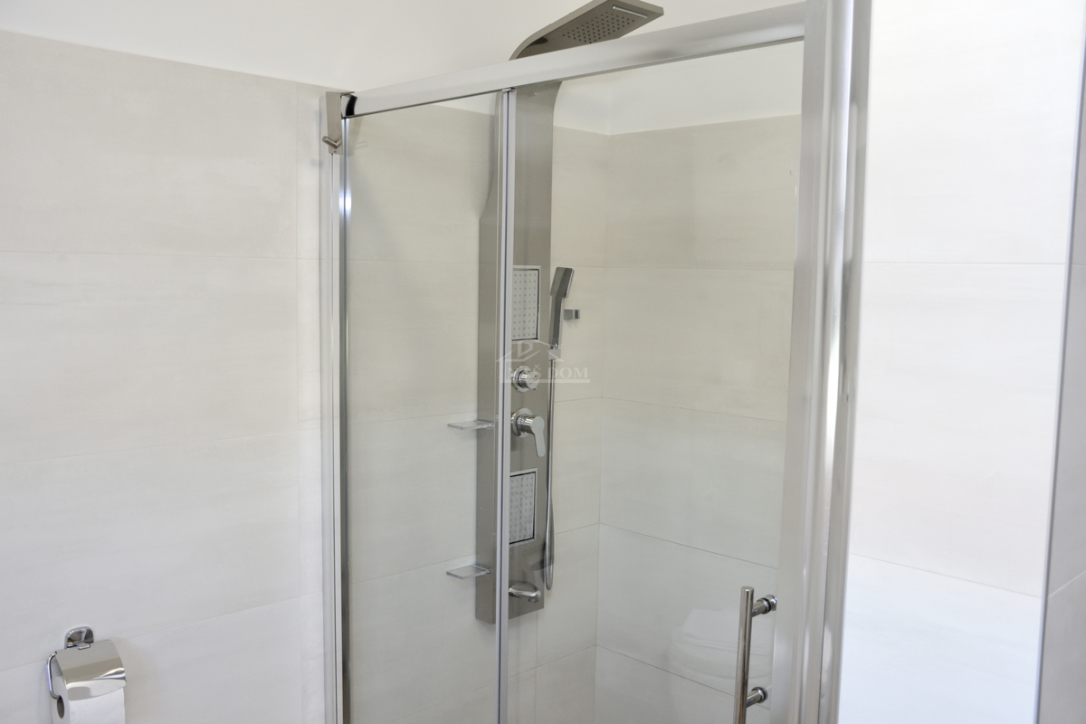 Luksuzni opremljeni penthouse s panoramskim pogledom na morje – Srima, Vodice