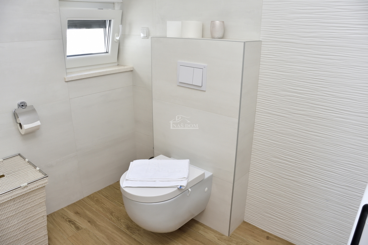 Luksuzni opremljeni penthouse s panoramskim pogledom na morje – Srima, Vodice