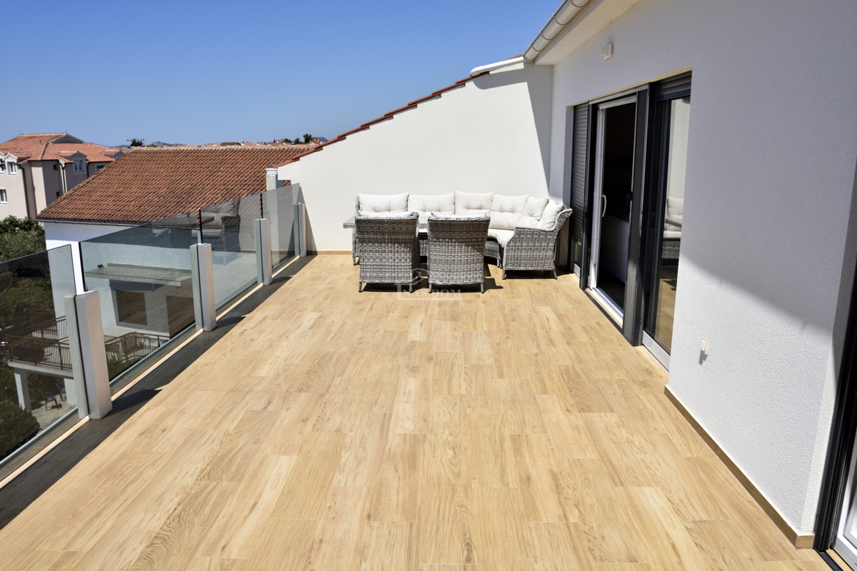 Luksuzni opremljeni penthouse s panoramskim pogledom na morje – Srima, Vodice