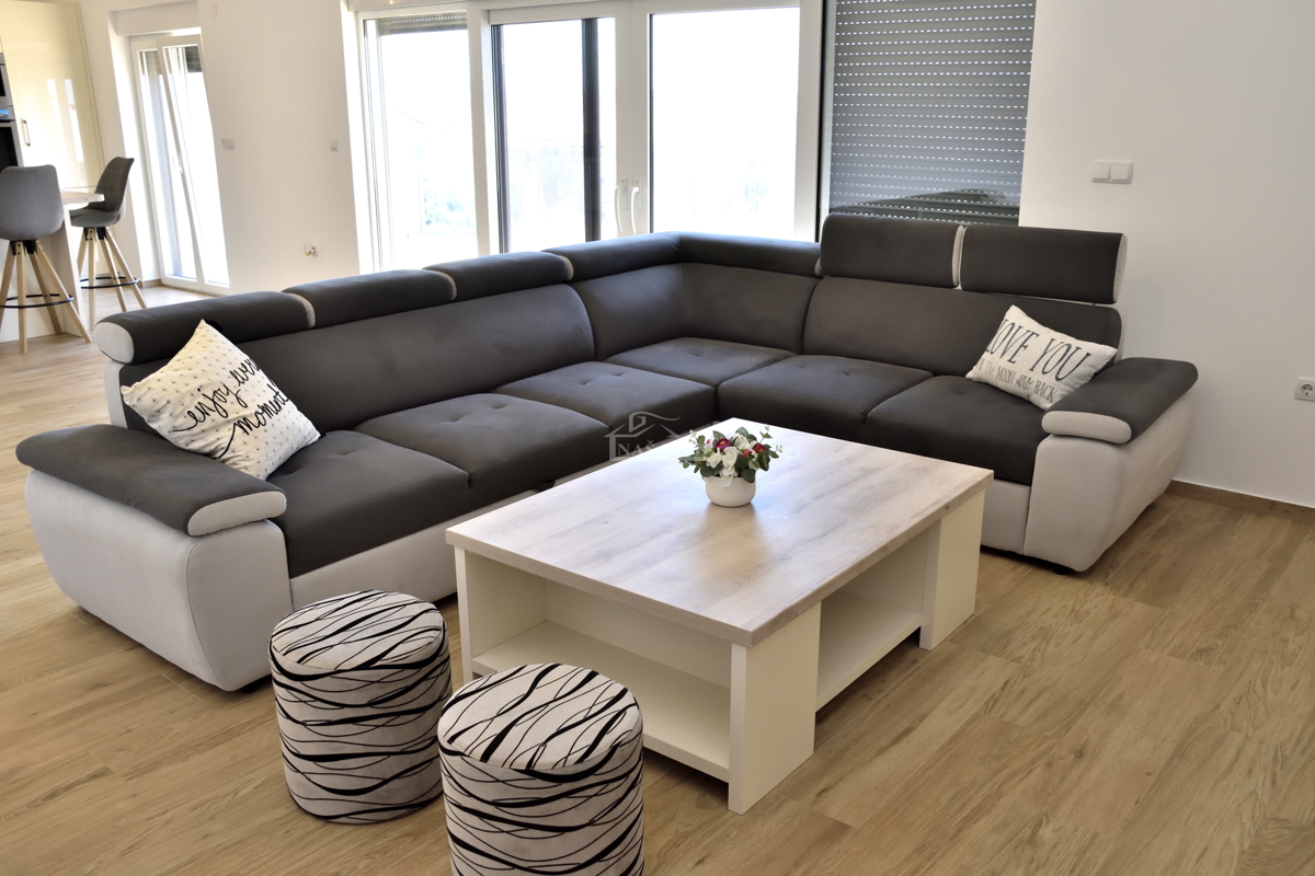 Luksuzni opremljeni penthouse s panoramskim pogledom na morje – Srima, Vodice