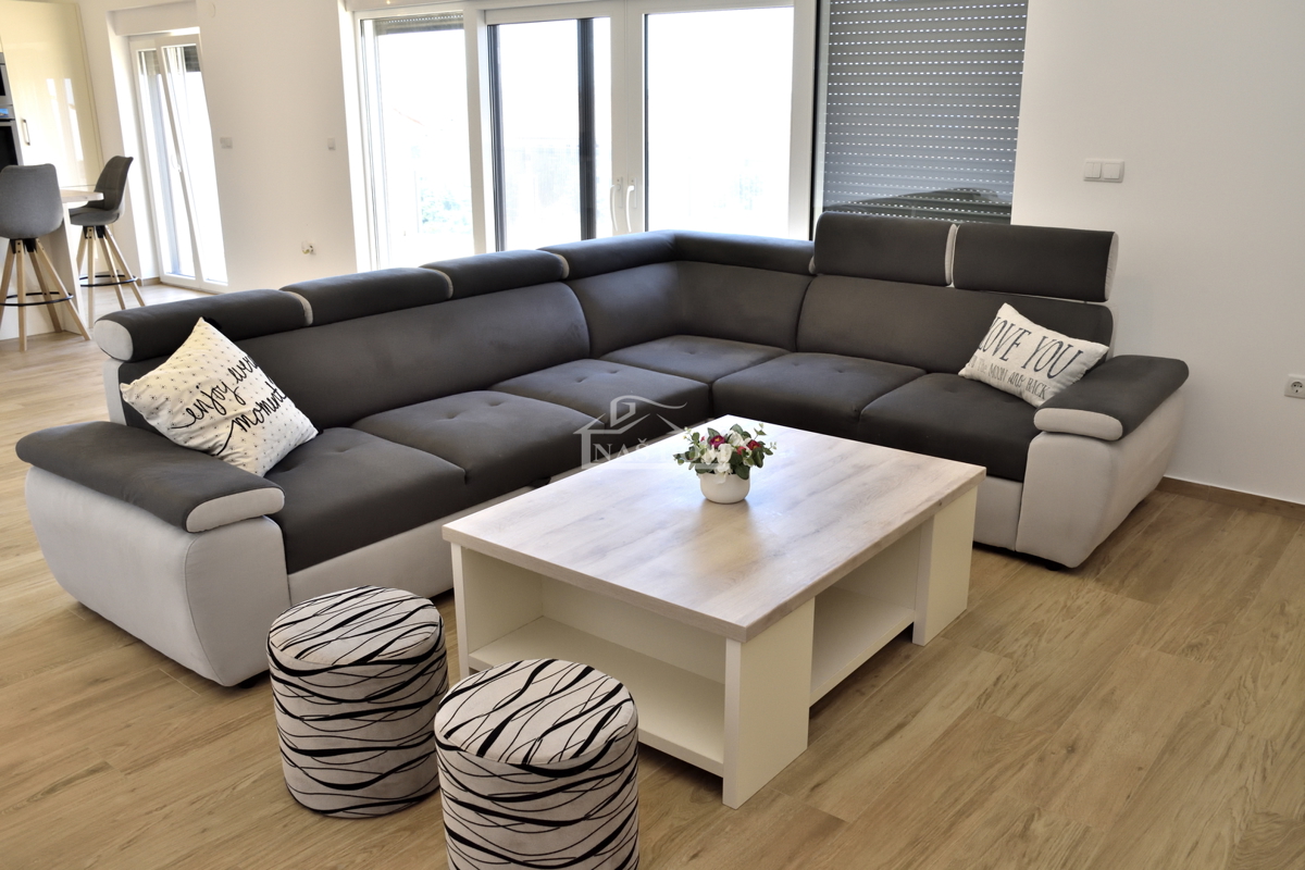 Luksuzni opremljeni penthouse s panoramskim pogledom na morje – Srima, Vodice