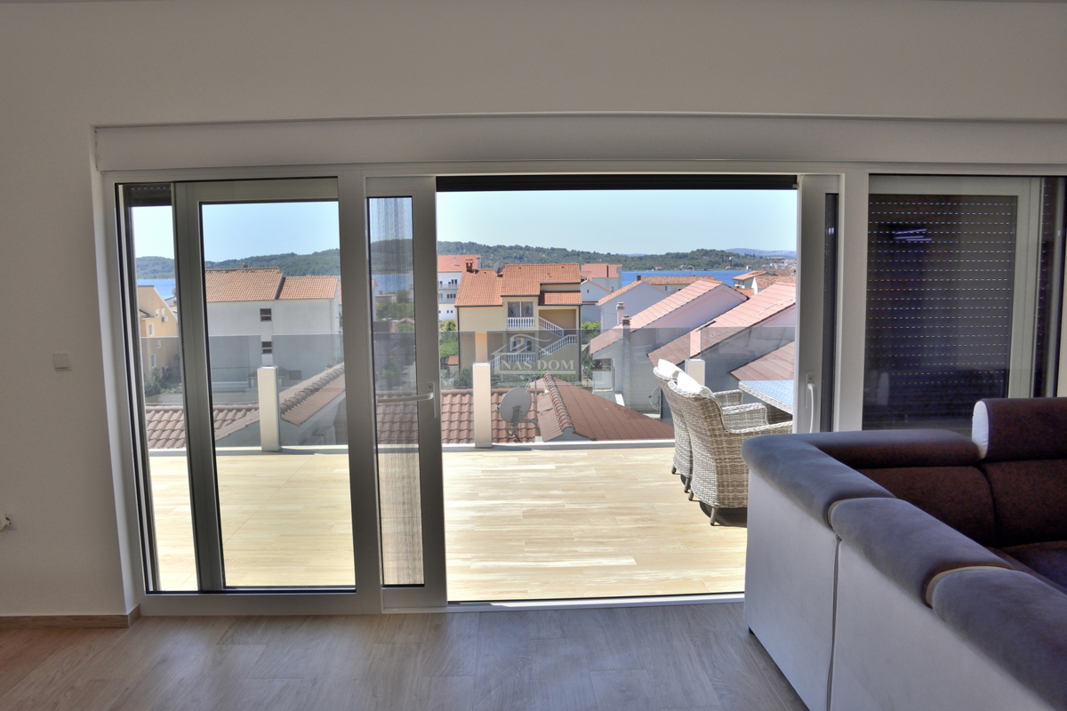 Luksuzni opremljeni penthouse s panoramskim pogledom na morje – Srima, Vodice
