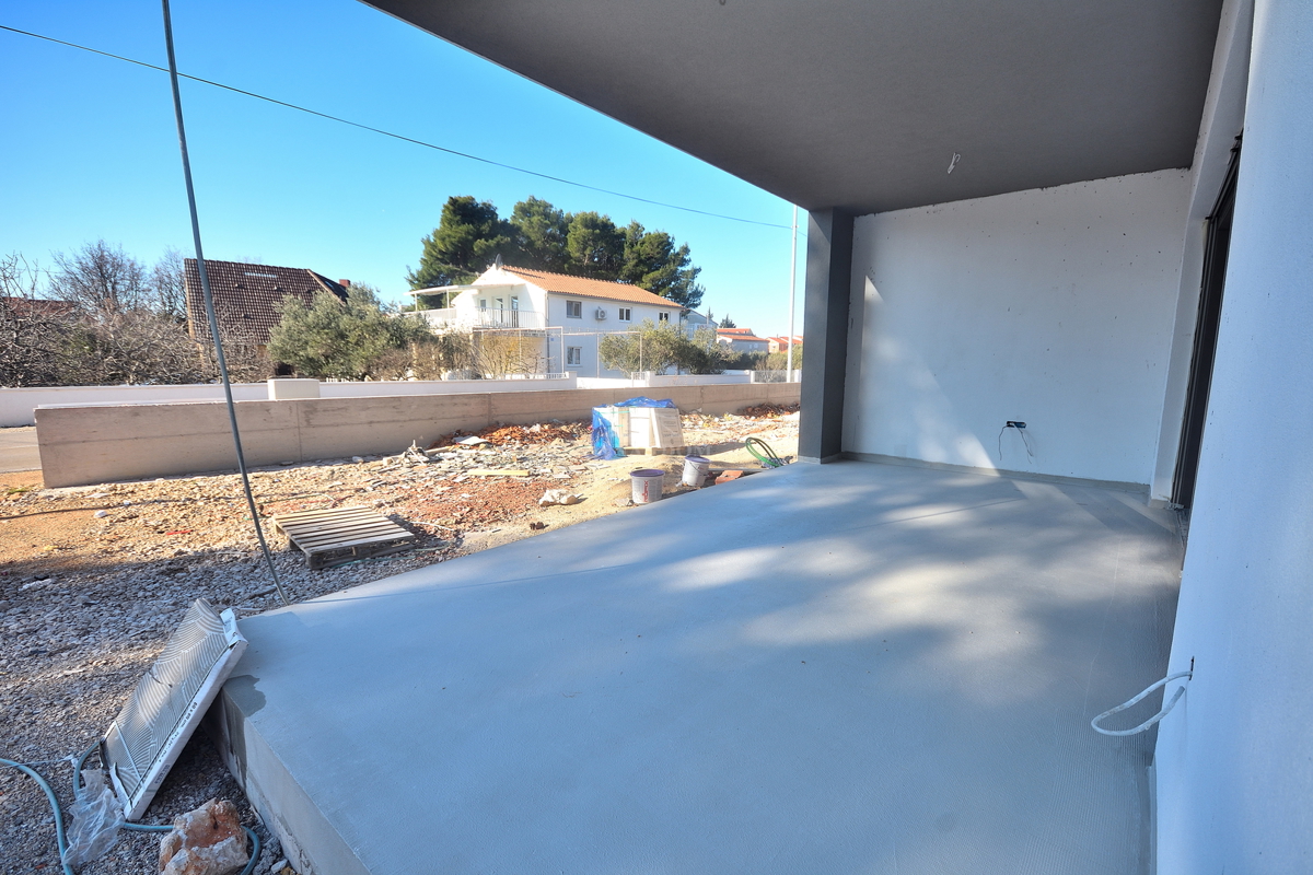 Vodice, SRIMA - A-S1 stanovanje z vrtom, 300 m od plaže