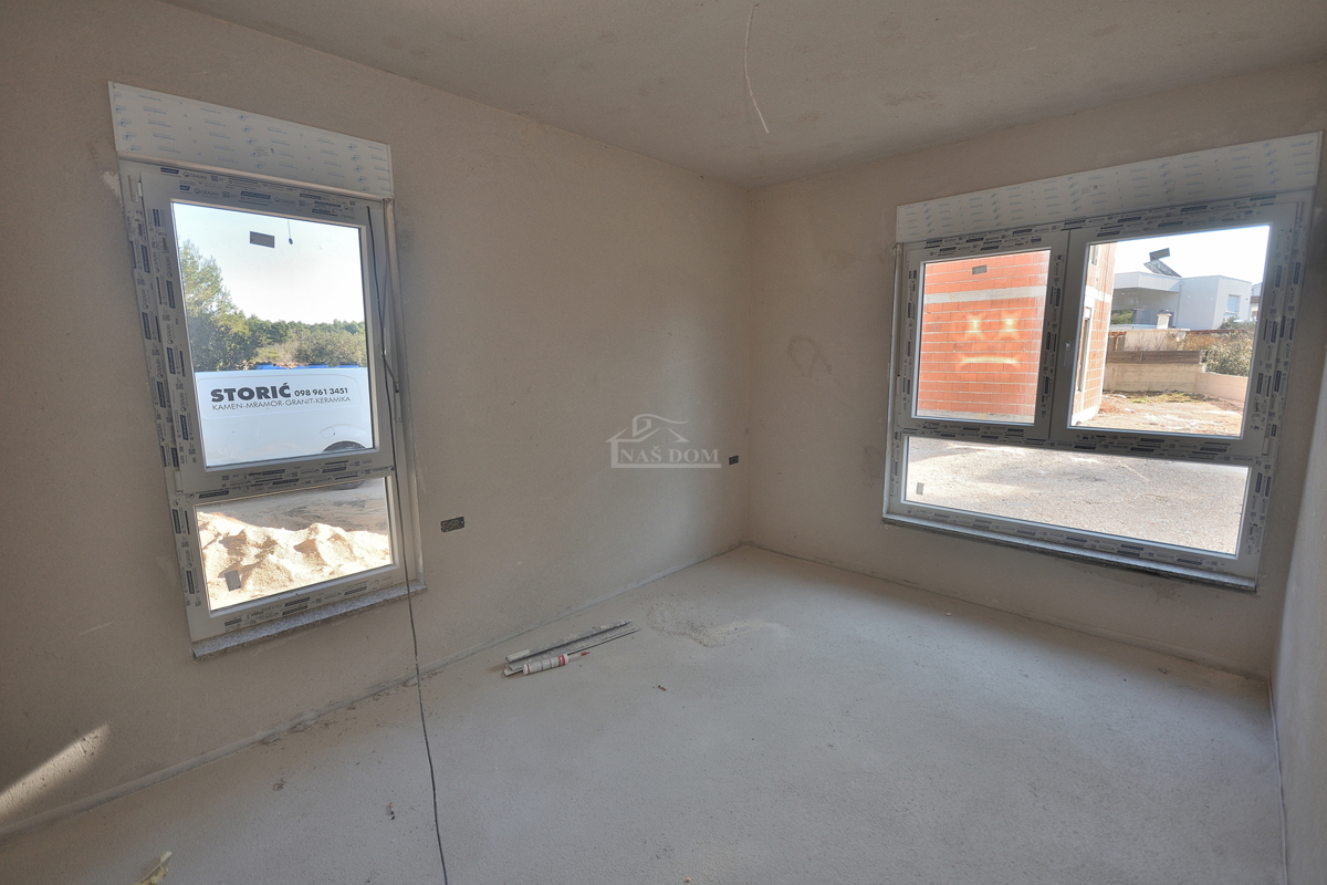 Vodice, SRIMA - A-S1 stanovanje z vrtom, 300 m od plaže