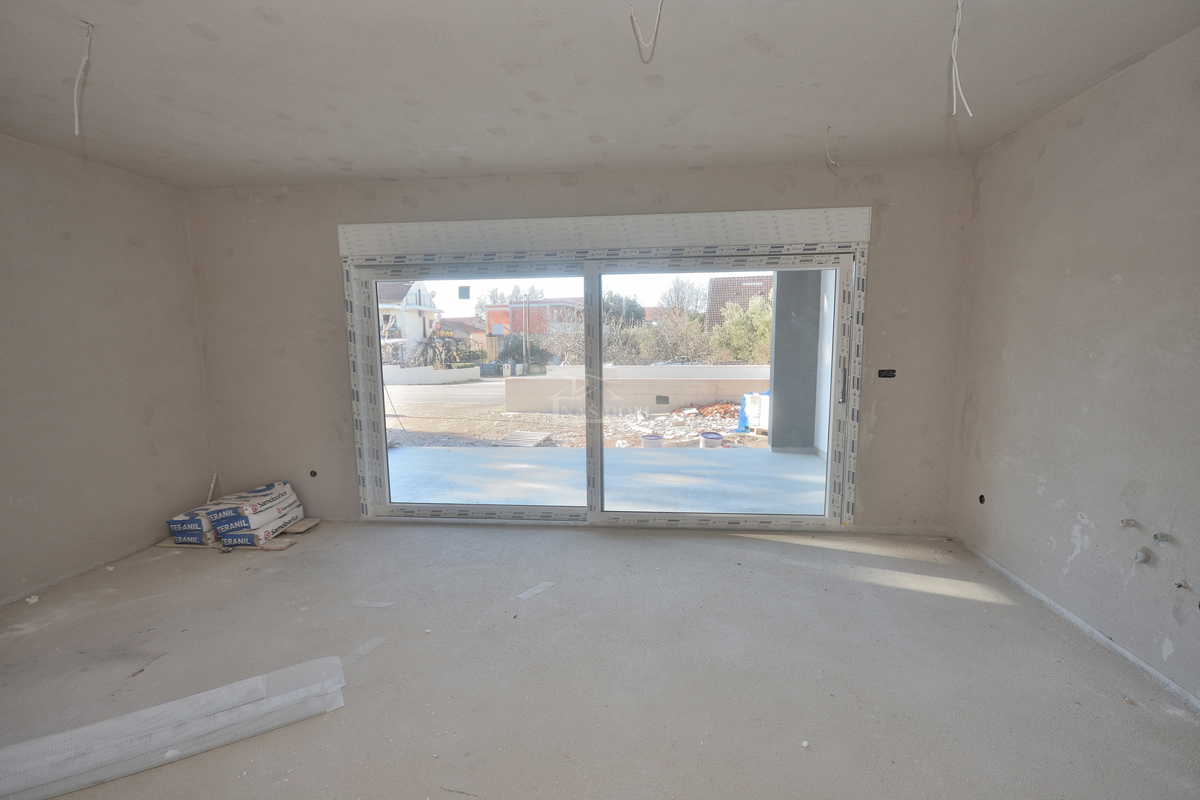 Vodice, SRIMA - A-S1 stanovanje z vrtom, 300 m od plaže