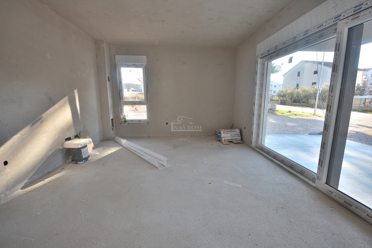 Vodice, SRIMA - A-S1 stanovanje z vrtom, 300 m od plaže