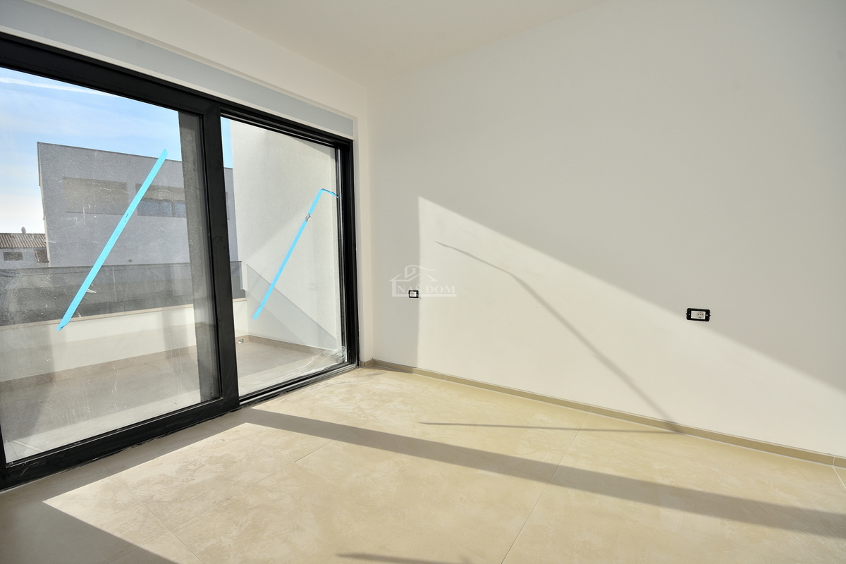 VODICE-*NOVOGRADNJA* S1 Dvojna kuća 550m od plaže