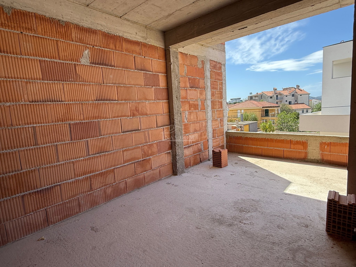 VODICE-*NOVOGRADNJA* S1 Dvojna kuća 550m od plaže