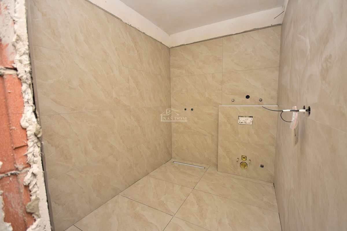 VODICE-*NOVOGRADNJA* S1 Dvojna kuća 550m od plaže