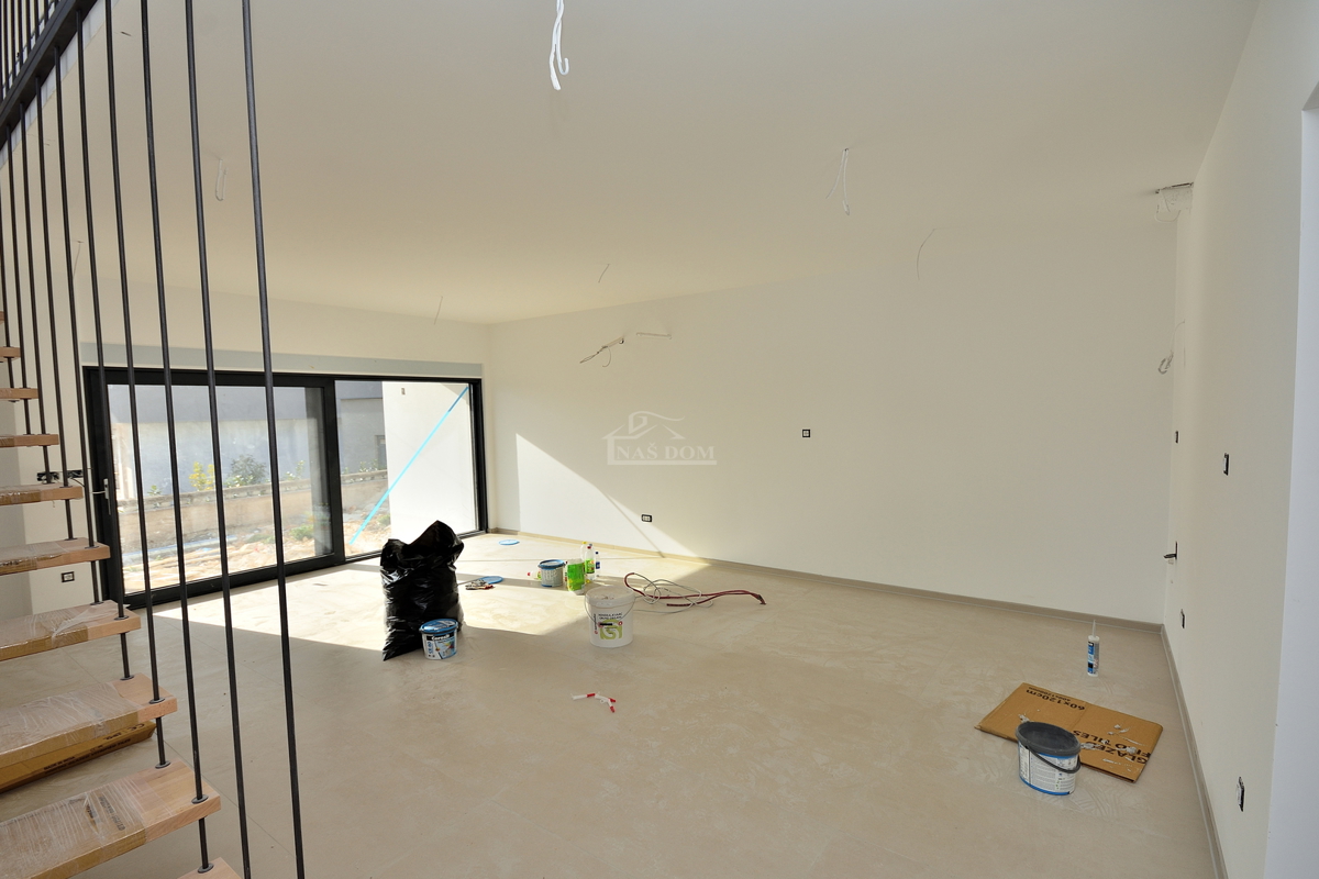 VODICE-*NOVOGRADNJA* S1 Dvojna kuća 550m od plaže