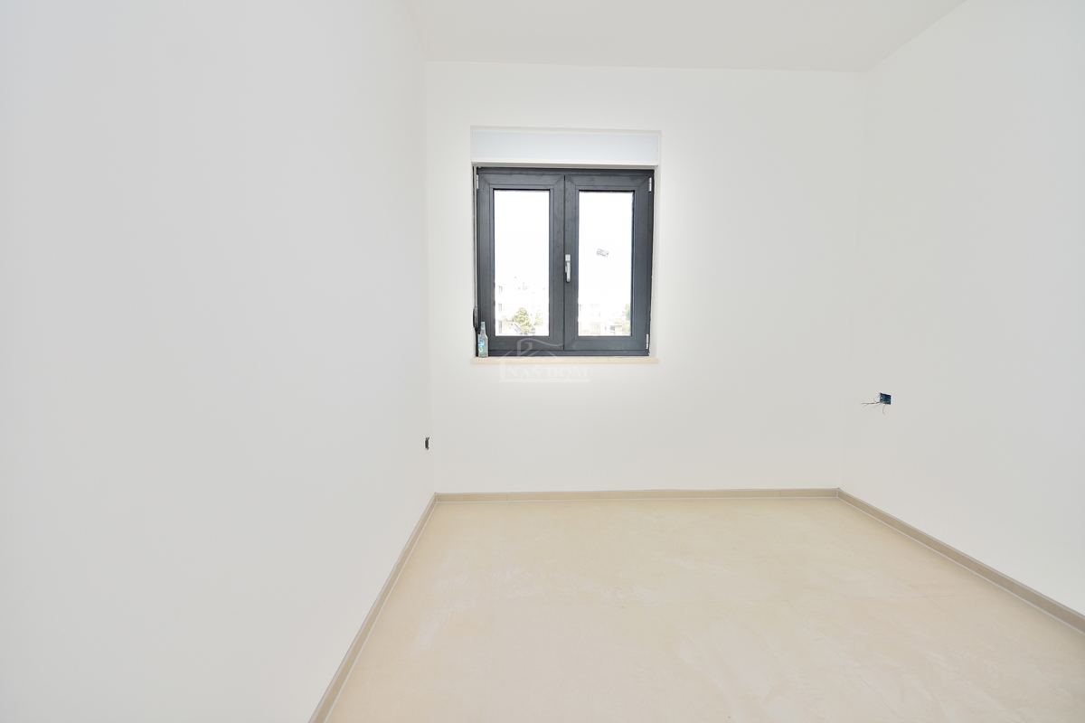 VODICE-*NOVOGRADNJA* S1 Dvojna kuća 550m od plaže