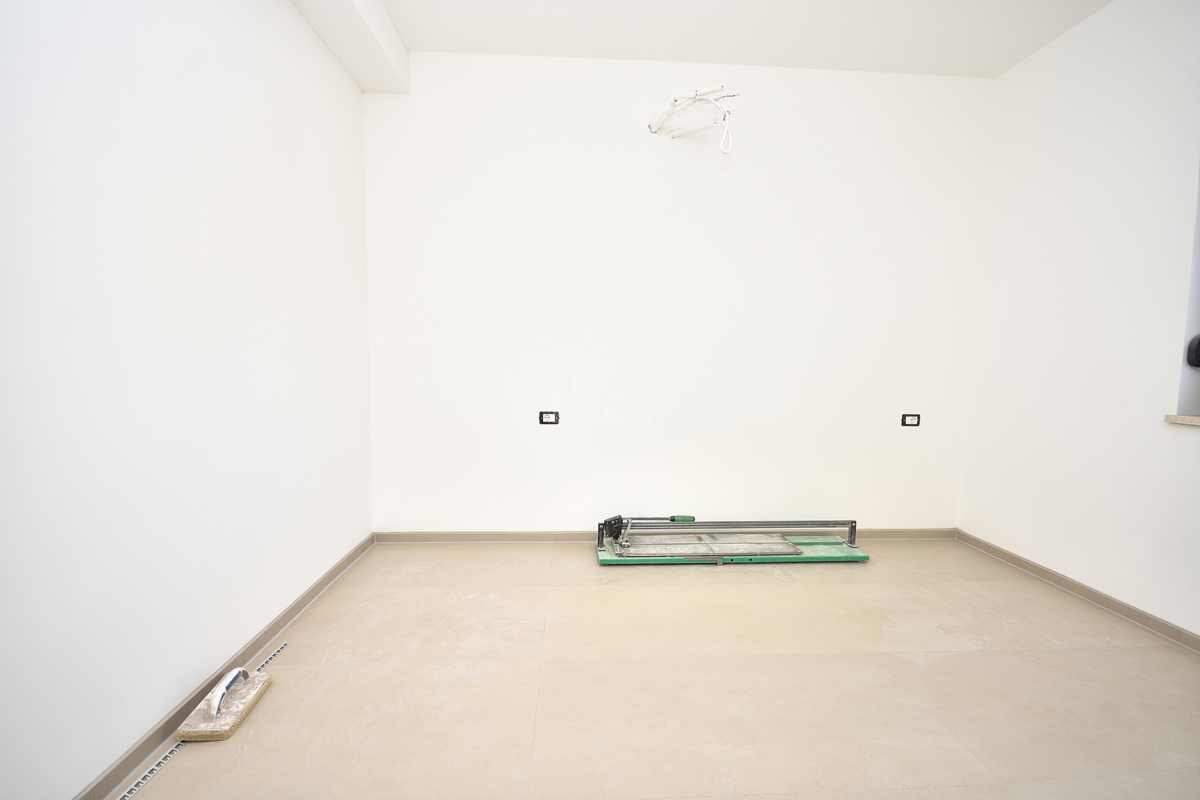 VODICE-*NOVOGRADNJA* S1 Dvojna kuća 550m od plaže