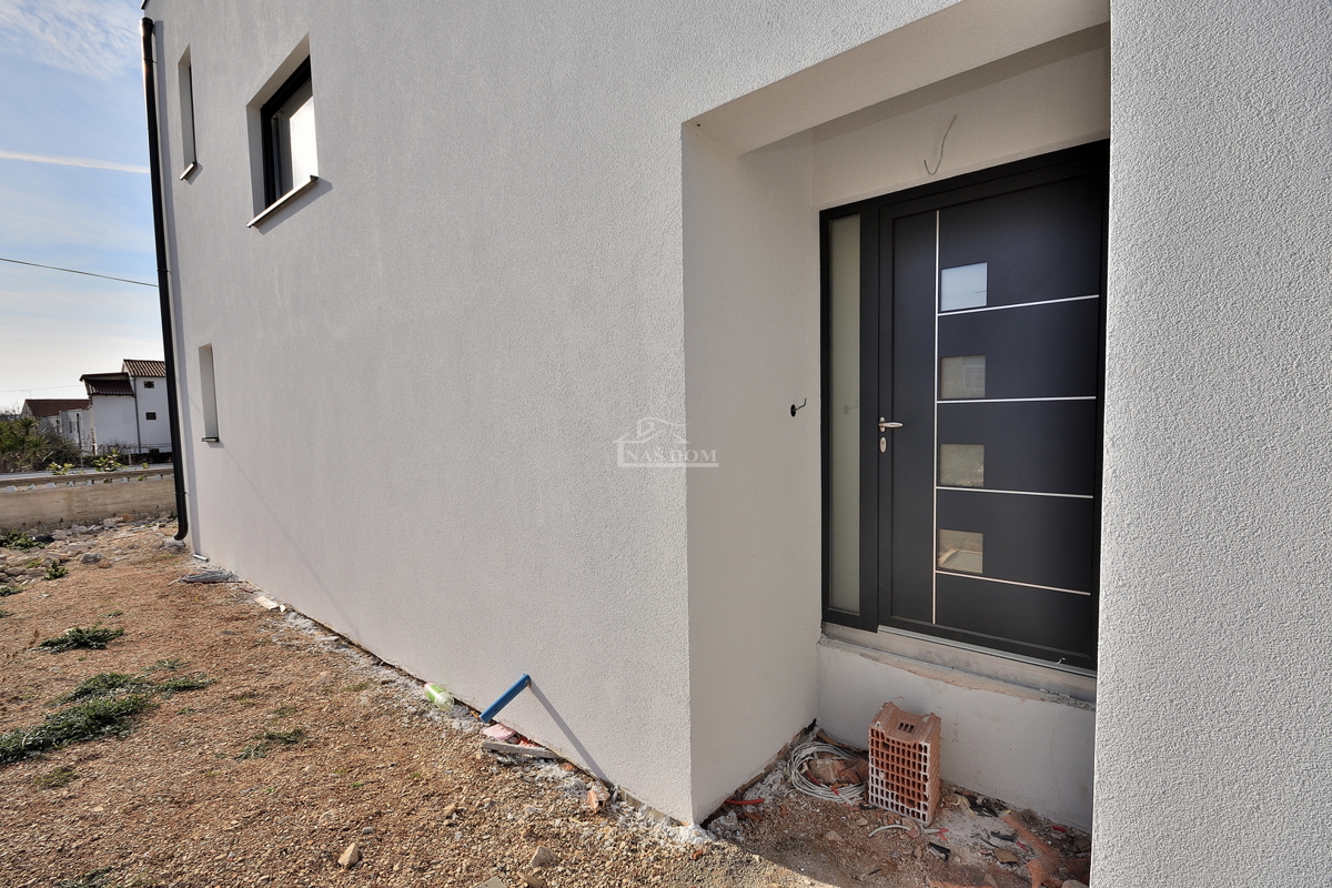 VODICE-*NOVOGRADNJA* S1 Dvojna kuća 550m od plaže