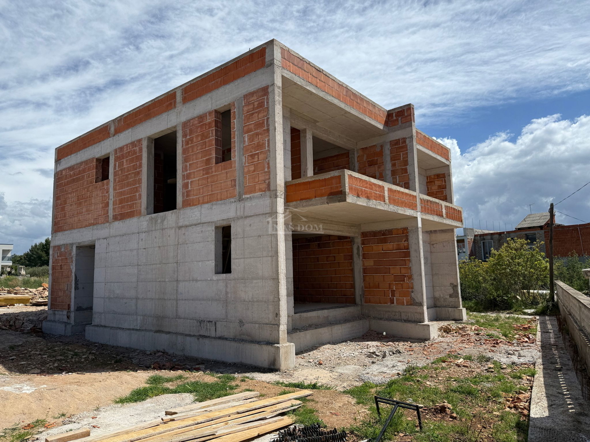 VODICE-*NOVOGRADNJA* S1 Dvojna kuća 550m od plaže