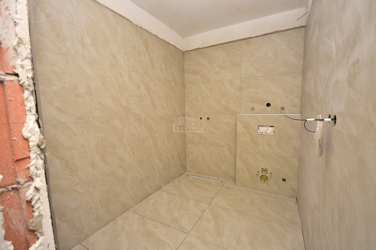 VODICE-*NOVOGRADNJA* S1 Dvojna kuća 550m od plaže