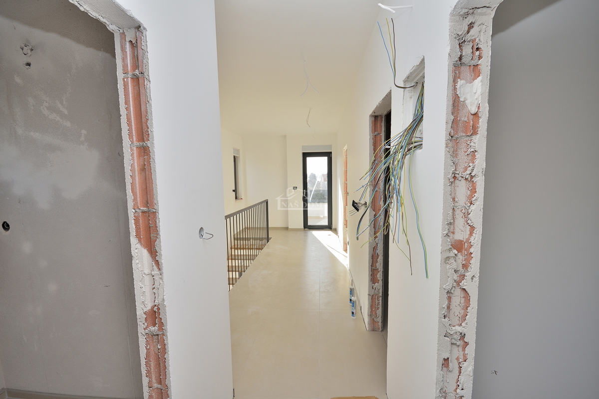 VODICE-*NOVOGRADNJA* S1 Dvojna kuća 550m od plaže