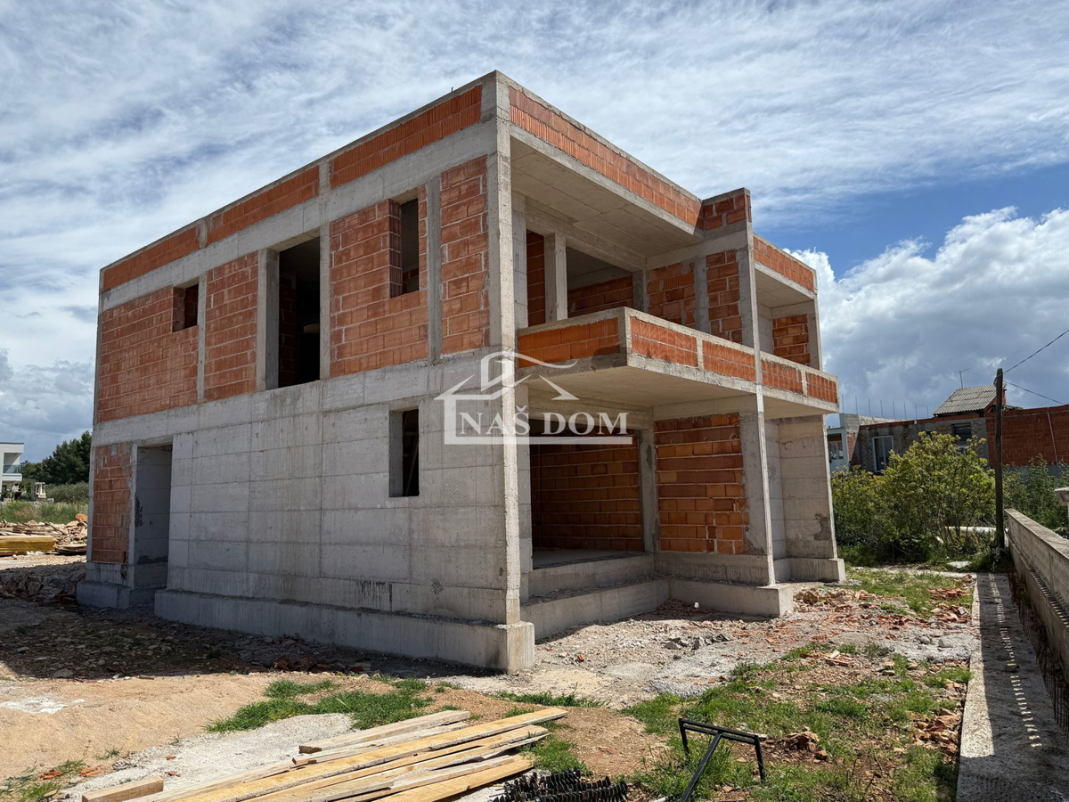 VODICE-*NOVOGRADNJA* S1 Dvojna kuća 550m od plaže
