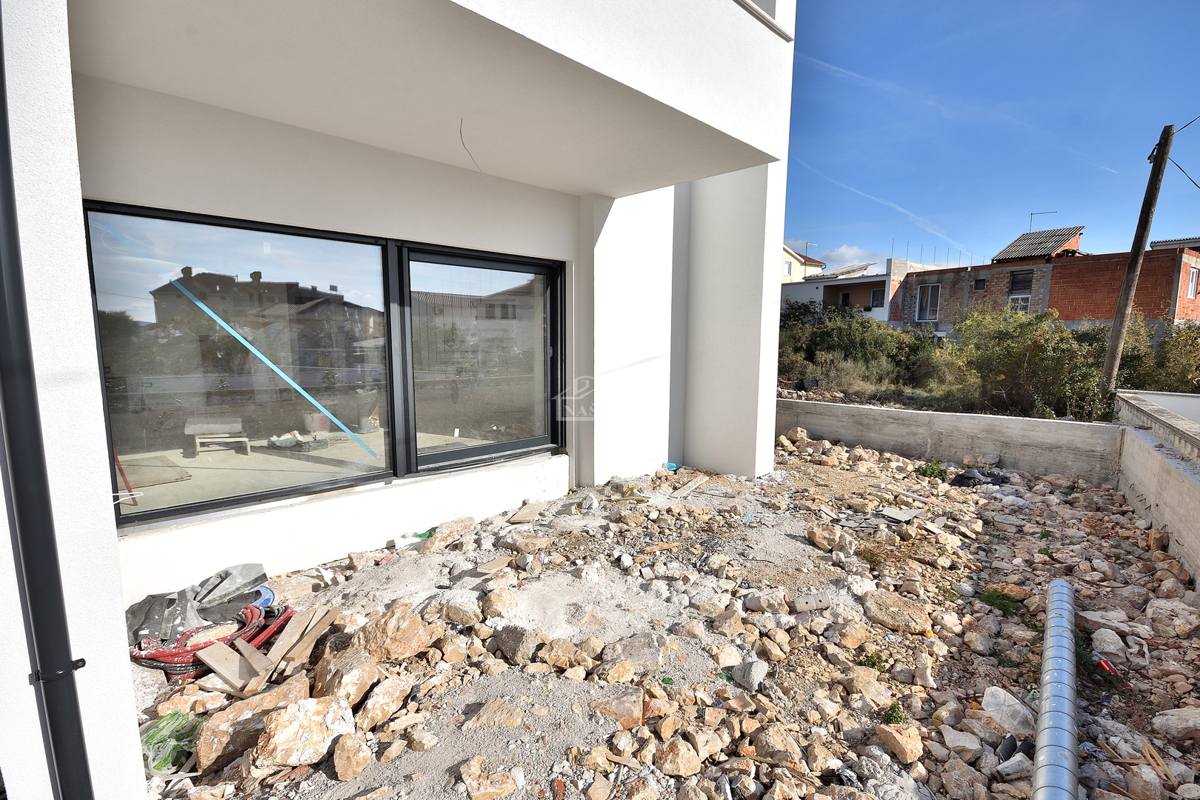 VODICE-*NOVOGRADNJA* S1 Dvojna kuća 550m od plaže