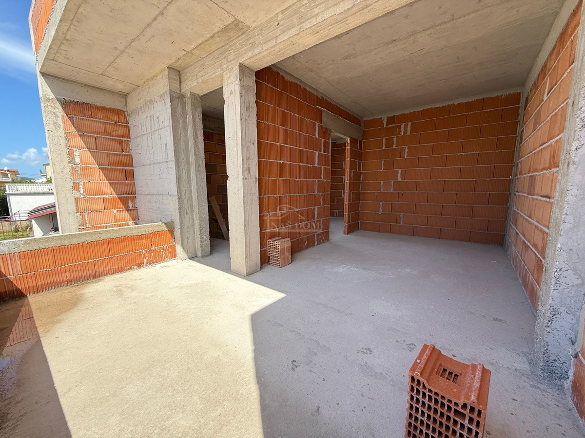 VODICE-*NOVOGRADNJA* S1 Dvojna kuća 550m od plaže