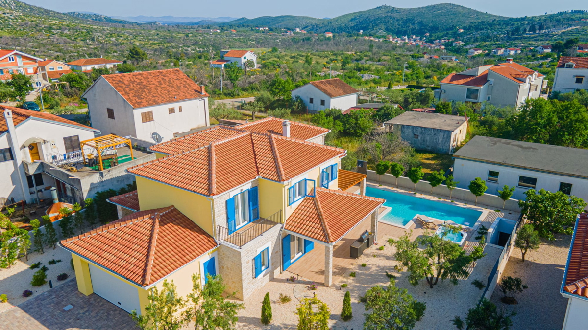 Čudovita kamnita vila v Zatonu pri Šibeniku