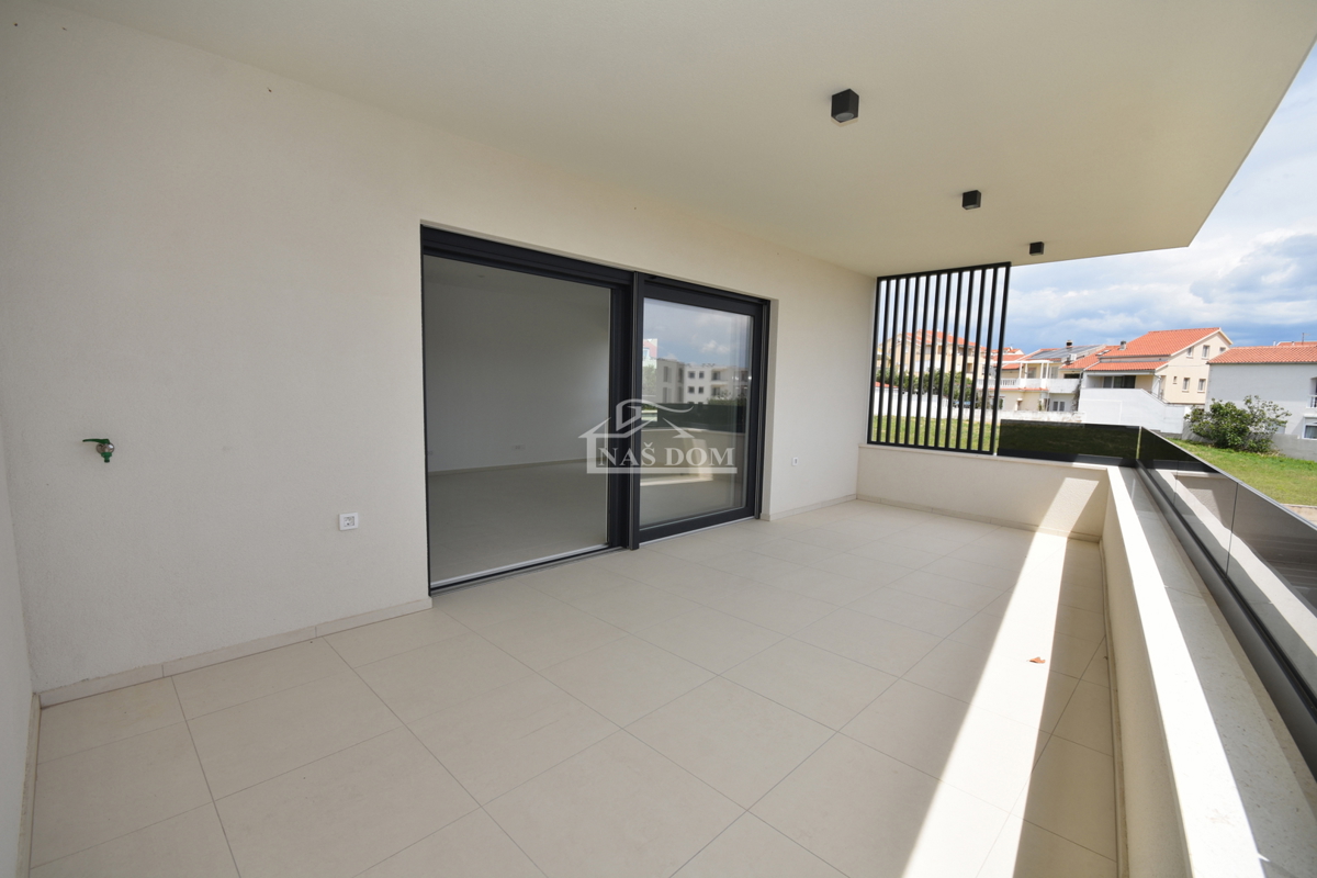 Vodice - Stanovanje S4, prvo nadstropje, 350 m od plaže, pogled na morje