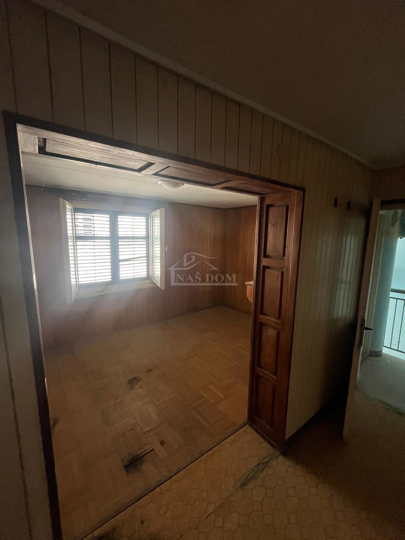 Vodice, center - hiša za obnovo 400 m od plaže