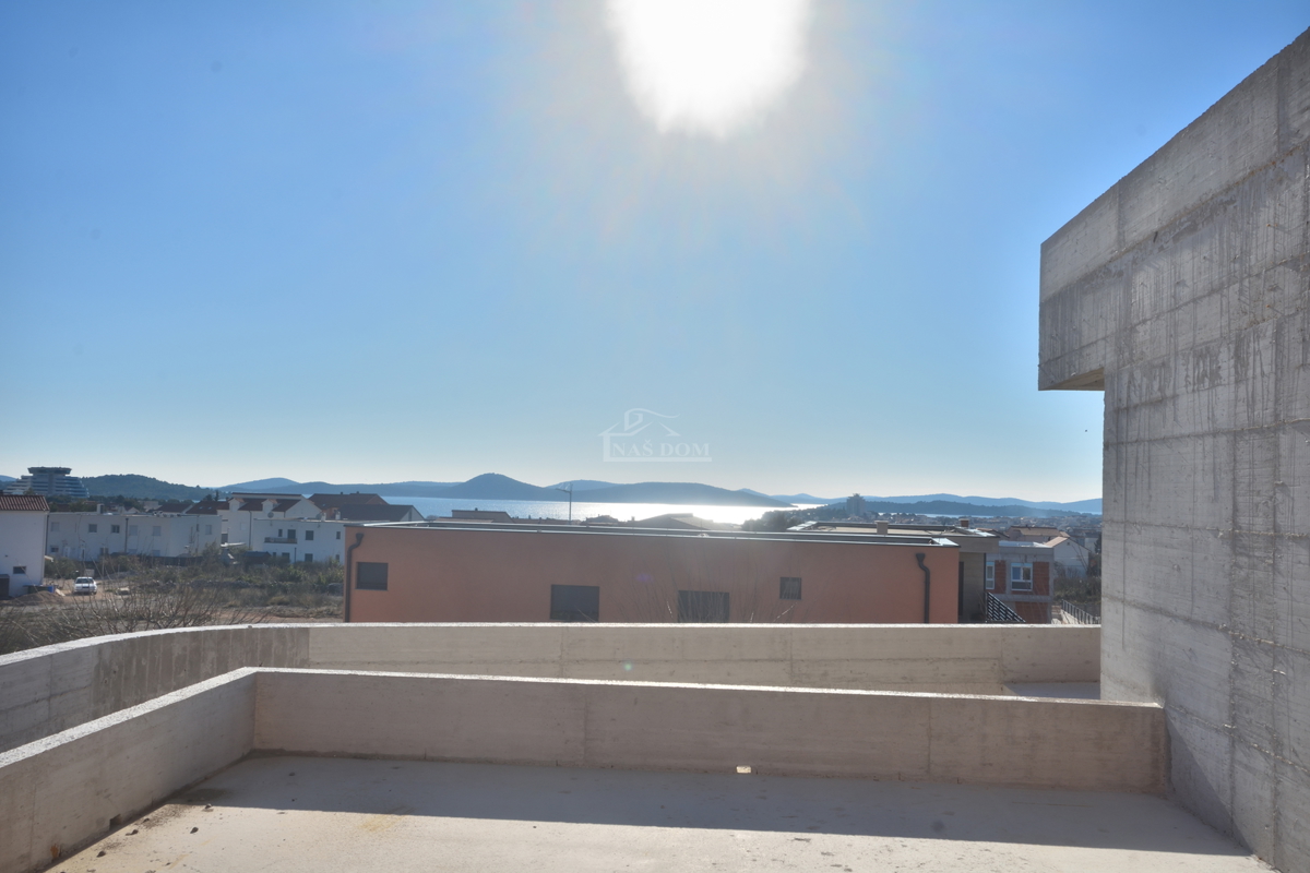 Vodice – Impresivna sodobna vila z bazenom, zdraviliško oazo in dih jemajočim razgledom