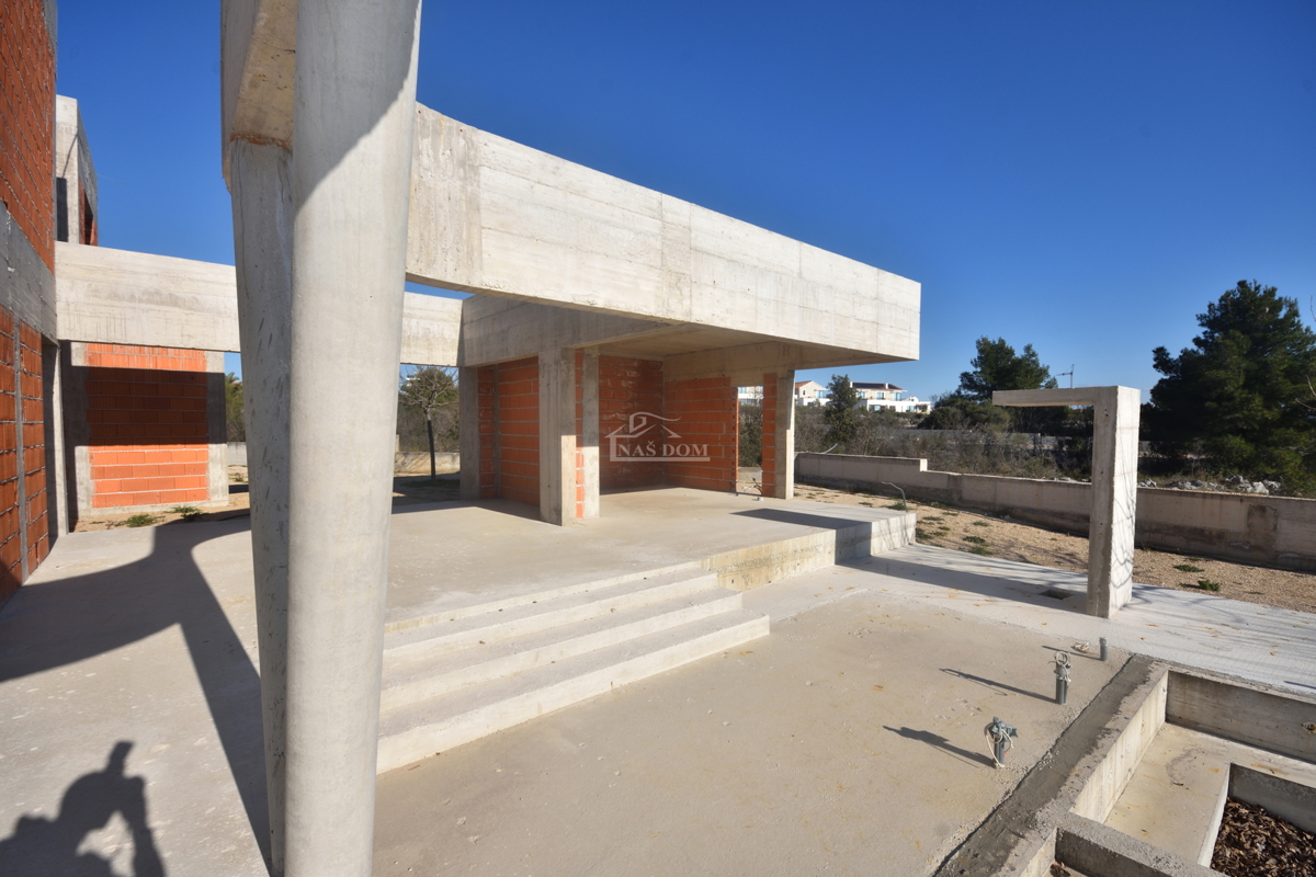 Vodice – Impresivna sodobna vila z bazenom, zdraviliško oazo in dih jemajočim razgledom