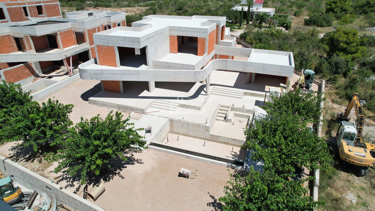Vodice – Impresivna sodobna vila z bazenom, zdraviliško oazo in dih jemajočim razgledom