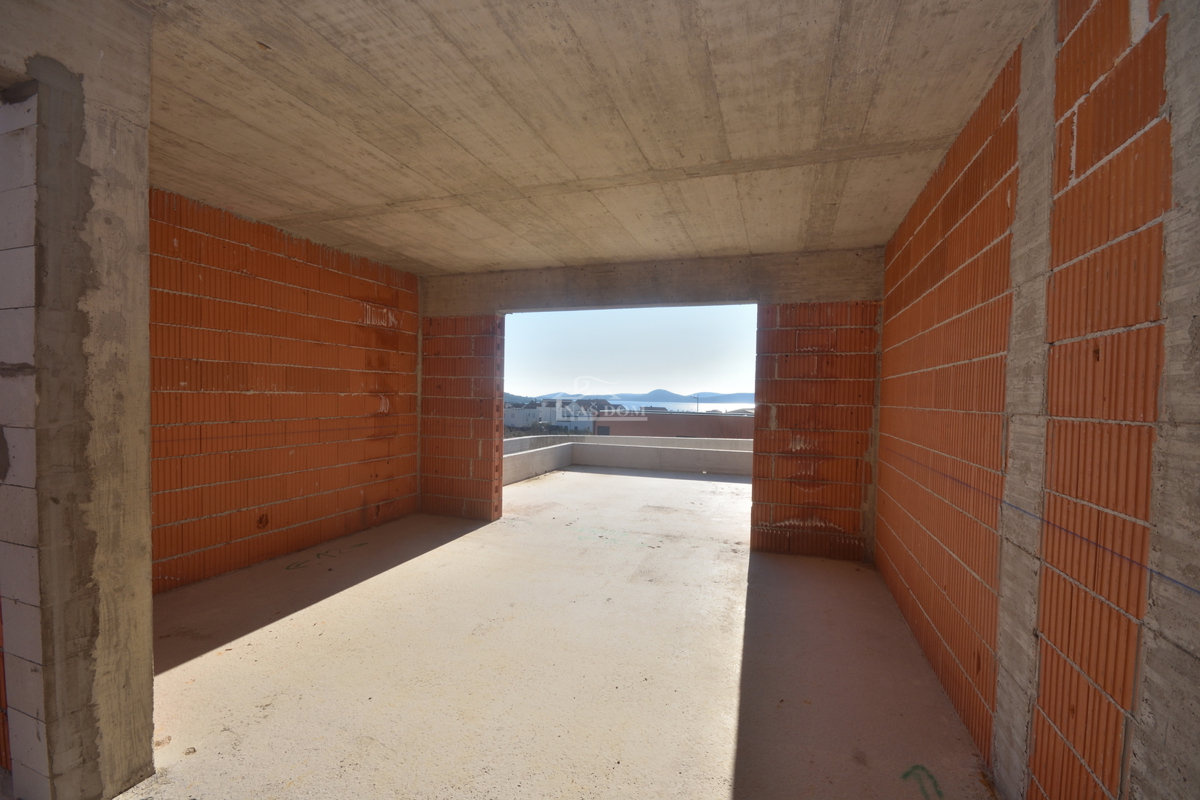 Vodice – Impresivna sodobna vila z bazenom, zdraviliško oazo in dih jemajočim razgledom