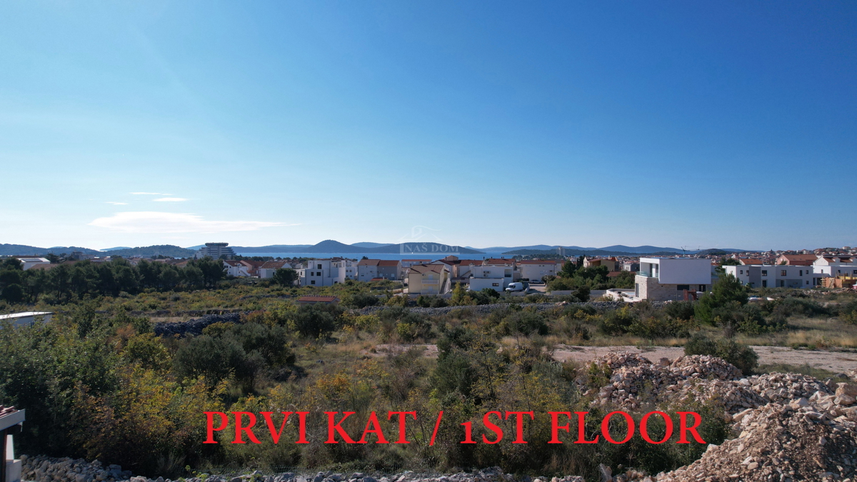 Luksuzni penthouse 129,57 m2 s panoramskim razgledom na morje