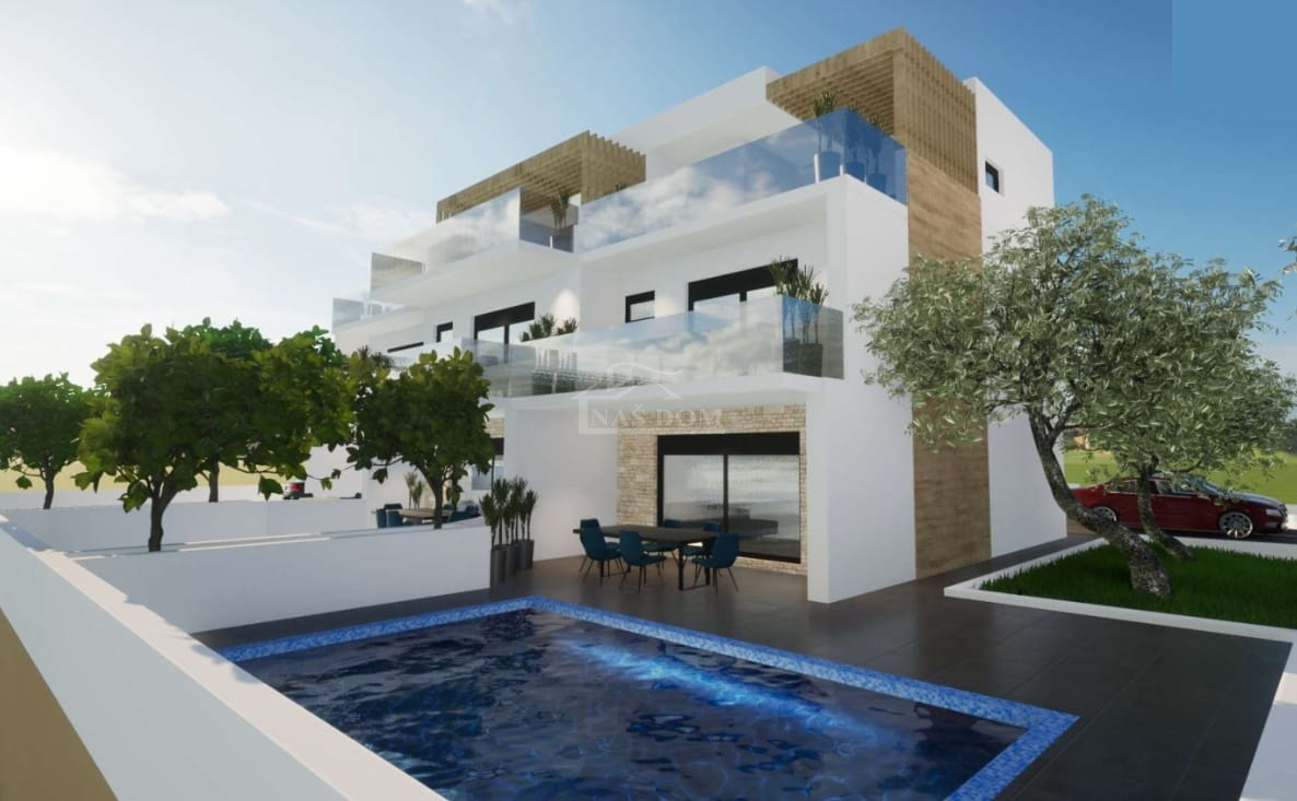 TRIBUNJ - NOVOGRADNJA S1 hiša z razgledom na morje, 300 m od plaže