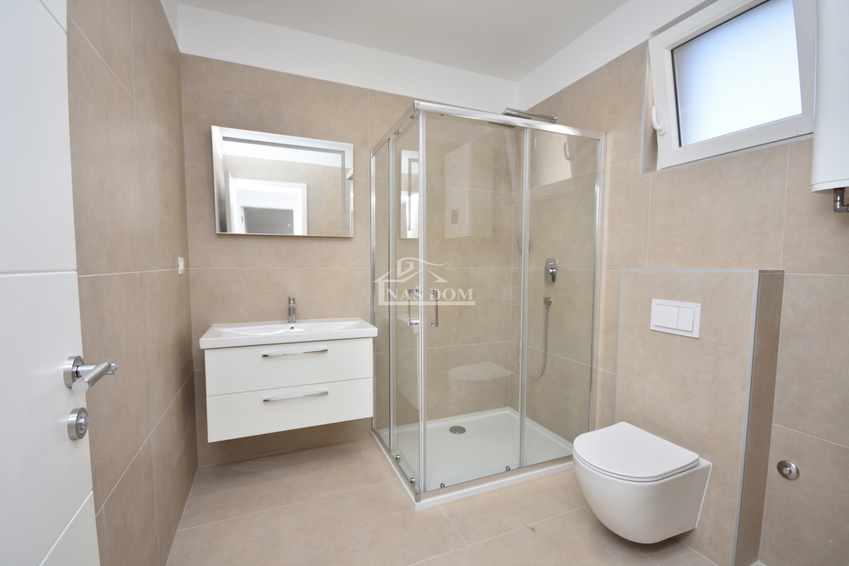 Vodice - Luksuzna hiša s 3 stanovanji, le 150 m od plaže