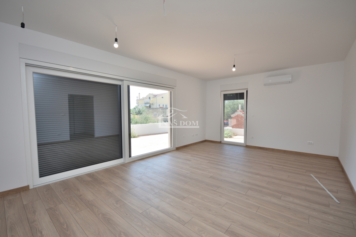 Vodice - Luksuzna hiša s 3 stanovanji, le 150 m od plaže