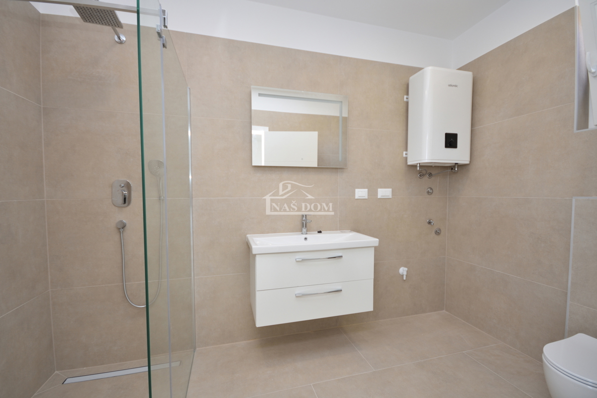 Vodice - Luksuzna hiša s 3 stanovanji, le 150 m od plaže