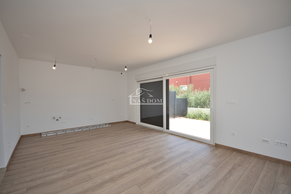 Vodice - Luksuzna hiša s 3 stanovanji, le 150 m od plaže