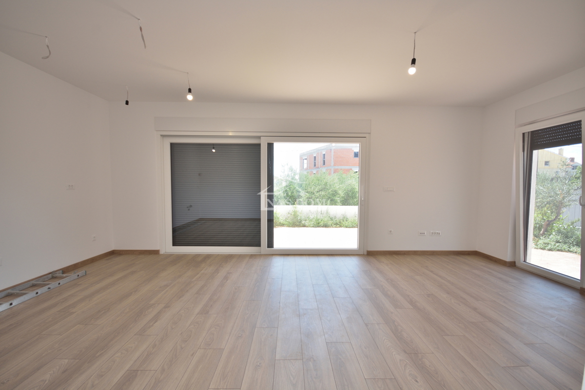 Vodice - Luksuzna hiša s 3 stanovanji, le 150 m od plaže