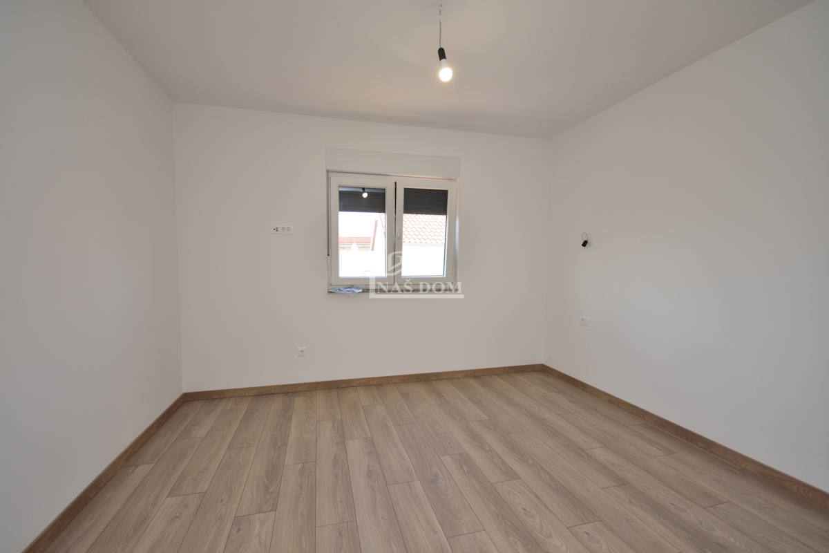 Vodice - Luksuzna hiša s 3 stanovanji, le 150 m od plaže