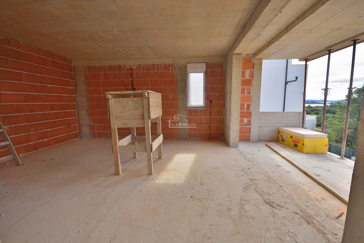 Vodice - NOVOGRADNJA - stanovanja z razgledom na morje, 400 m od plaže