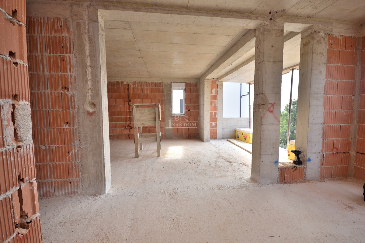 Vodice - NOVOGRADNJA - stanovanja z razgledom na morje, 400 m od plaže