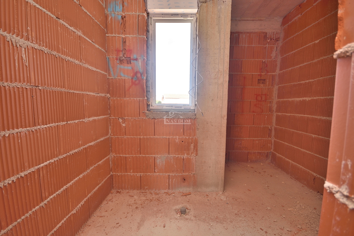 Vodice - NOVOGRADNJA - stanovanja z razgledom na morje, 400 m od plaže