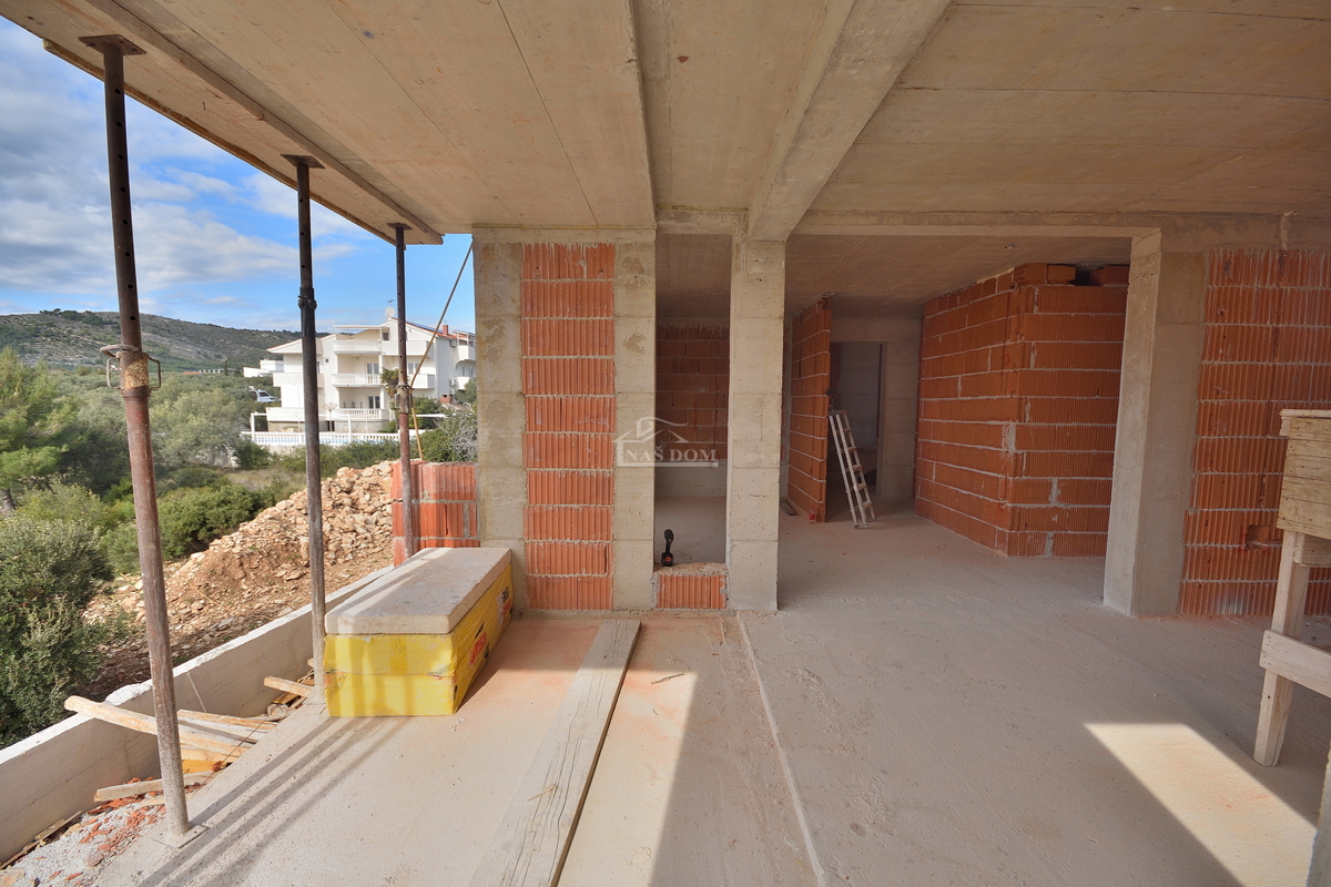 Vodice - NOVOGRADNJA - stanovanja z razgledom na morje, 400 m od plaže