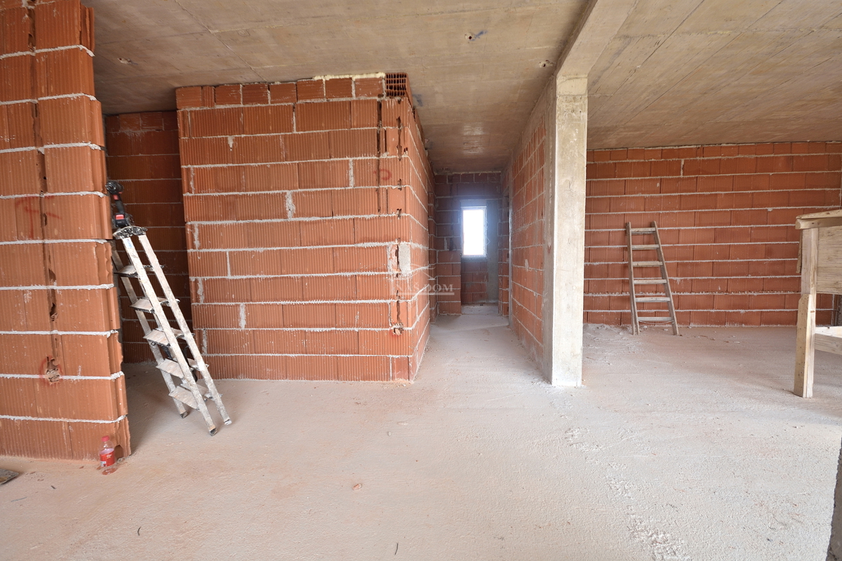 Vodice - NOVOGRADNJA - stanovanja z razgledom na morje, 400 m od plaže