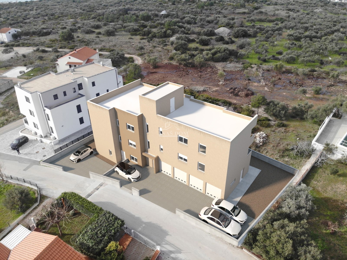 Vodice - NOVOGRADNJA - stanovanja z razgledom na morje, 400 m od plaže