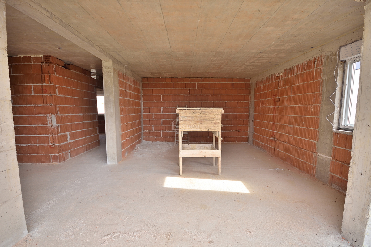 Vodice - NOVOGRADNJA - stanovanja z razgledom na morje, 400 m od plaže